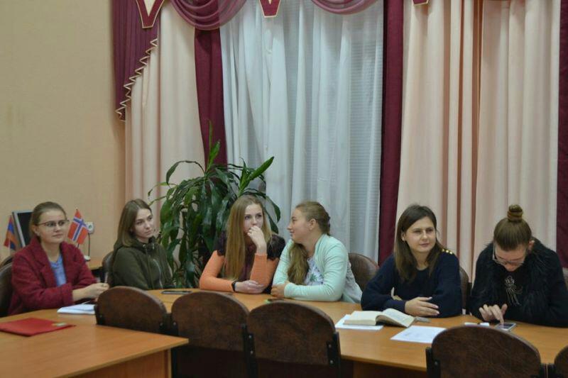 Студенти та співробітники кафедри прийняли участь у Дискусійному клубі